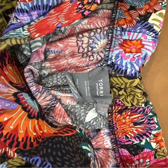 Torrid Multicolor Floral Patterned Shorts - Picture 2 of 3
